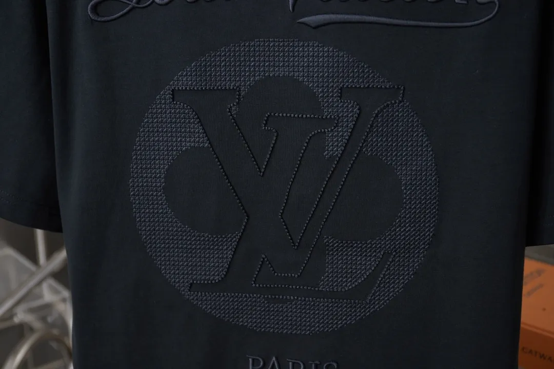 🅿️200 1V 25SS early spring new style short sleeves with embroidered letters, light luxury, a must-have item for daily commuting for men and women, correct version, welcome to compare, detailed features · 320 grams of 100% pure cotton double yarn jersey fabric · Special thickened 32 pieces of double yarn 1X1 thread in the same vat · Imported Tajima machine hollow embroidered letter logo. Ready-made garments are washed to make the embroidery softer · Double-needle sewing and cross-seam technology · Original main mark, washed tag, brand moisture-proof paper packaging Color: black/white Size: S/M/L/XL